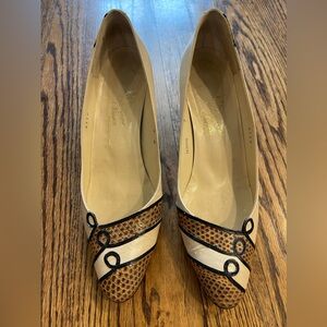 Gorgeous Vintage Rosina Ferragamo Schiavone leather pumps